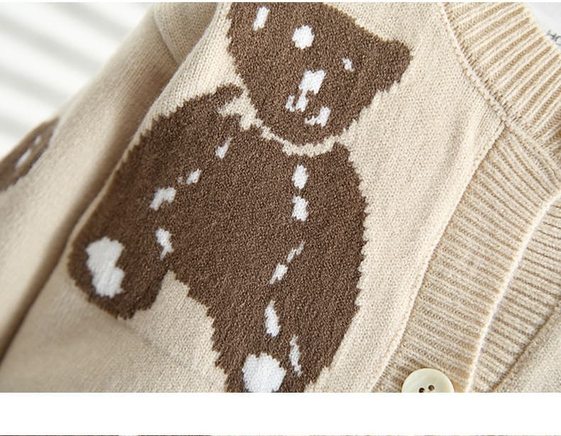 キッズファッション ニット くまさん刺繍の可愛らしい丸襟カーディガン