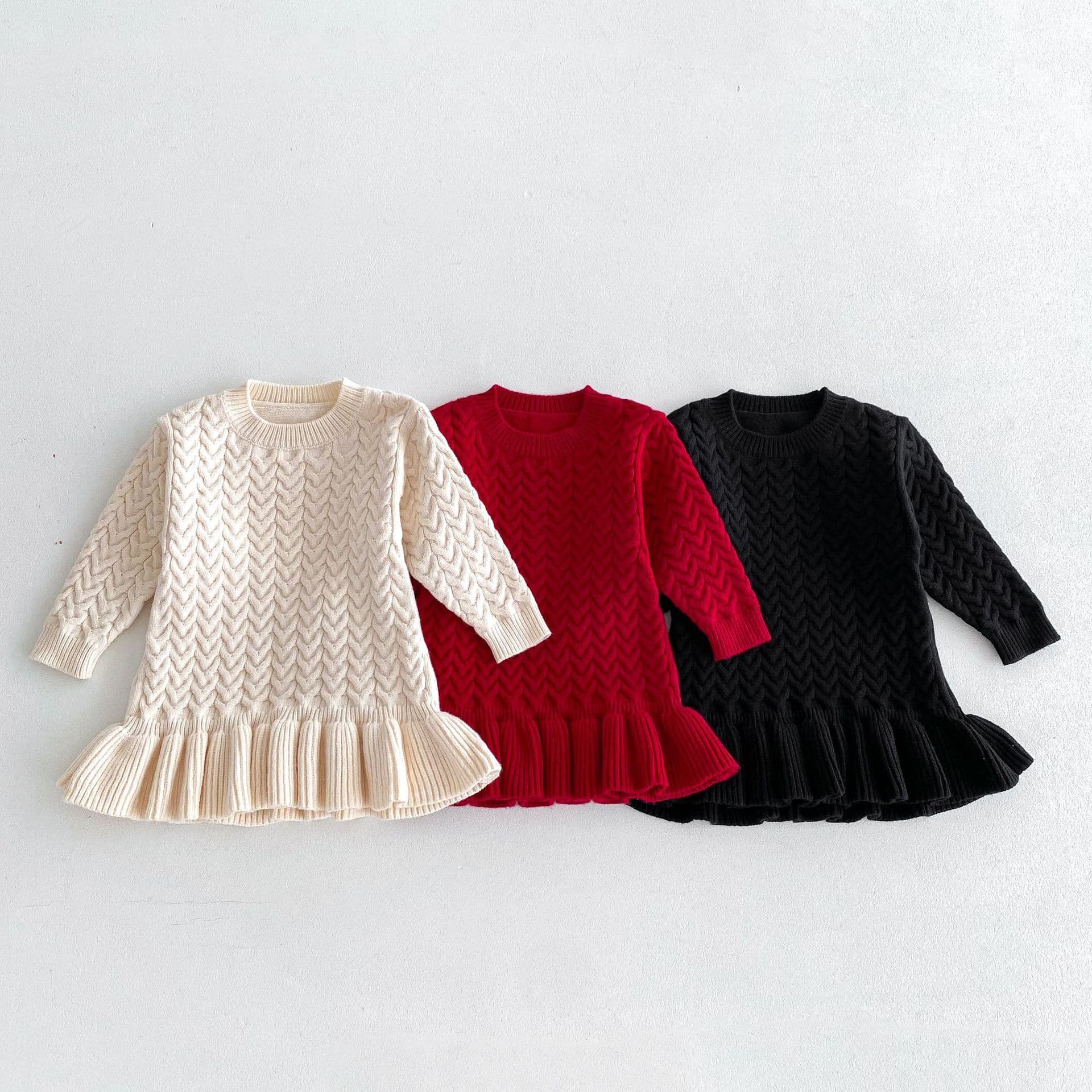 キッズファッション ワンピース 縄編み模様の長袖ニットワンピース