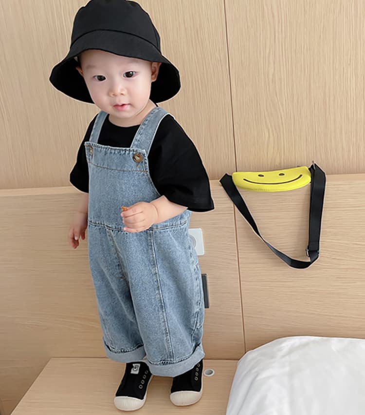 キッズファッション パンツ 可愛らしい肩紐付きデニムオーバーオール