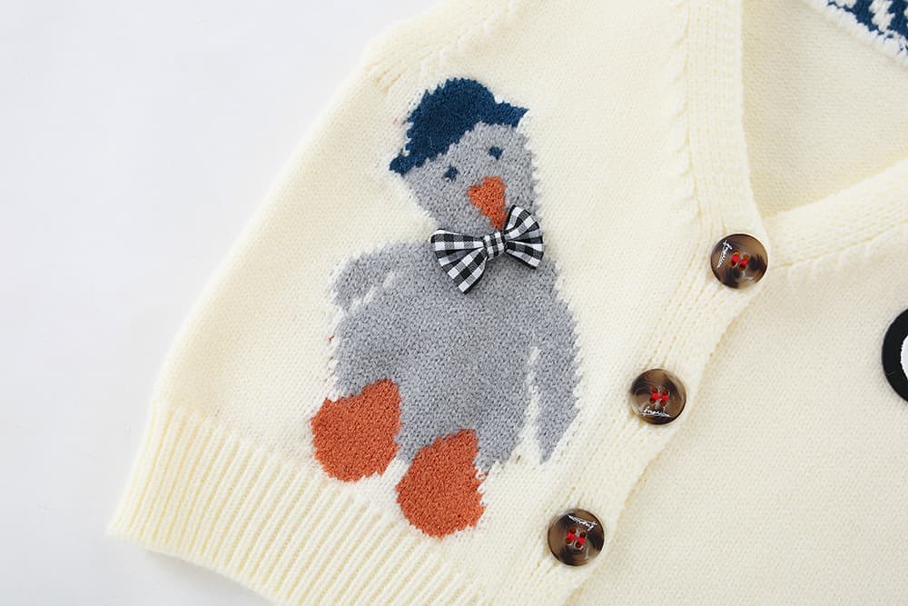 キッズファッション ニット あひるちゃん刺繍のかわいいニットベスト