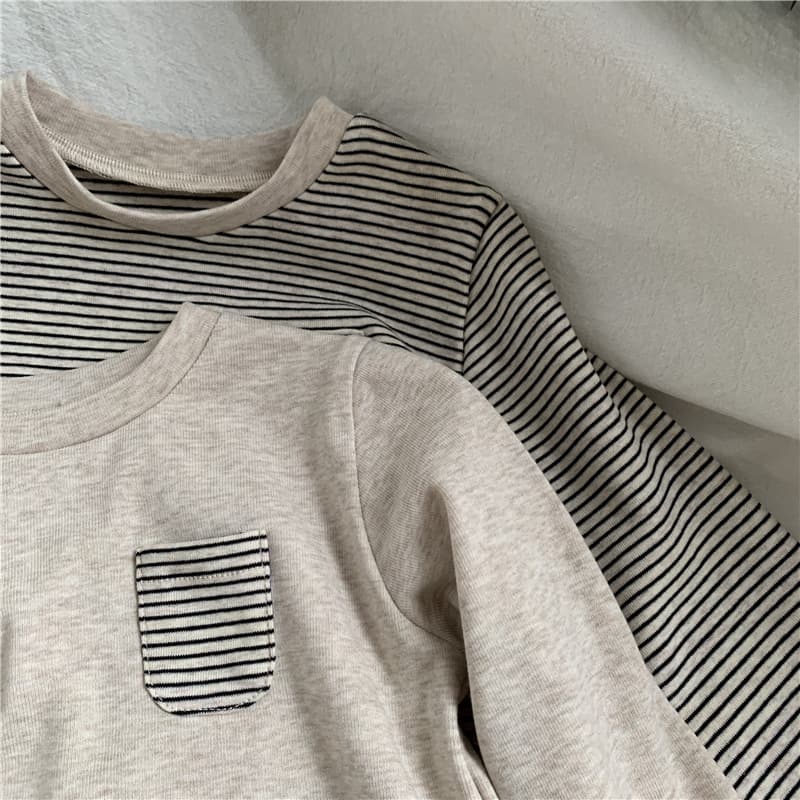 キッズファッション Tシャツ ナチュラル細ボーダー長袖綿Tシャツ