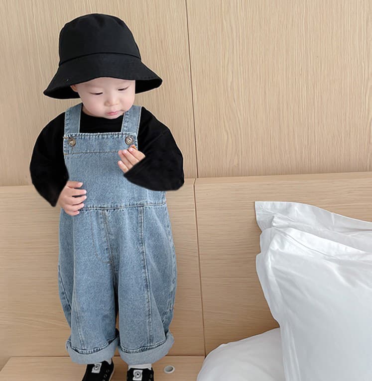 キッズファッション パンツ 可愛らしい肩紐付きデニムオーバーオール