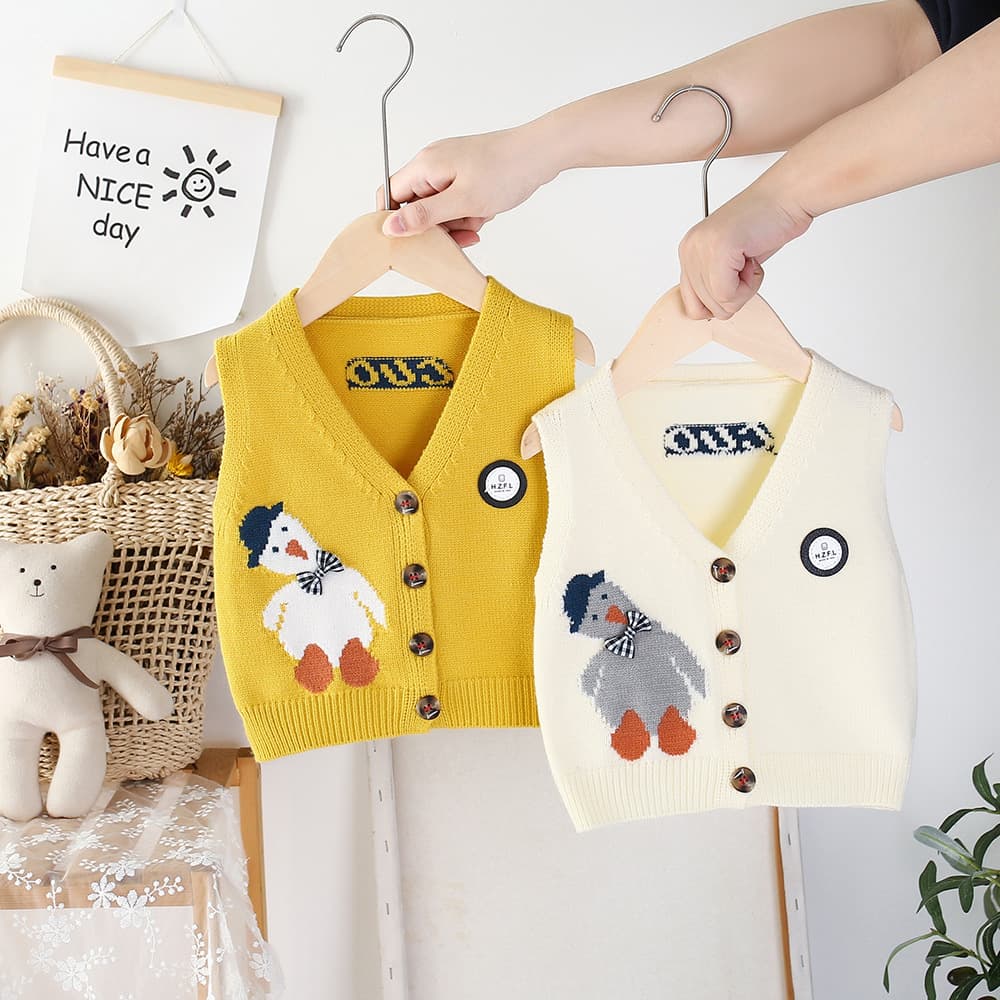 キッズファッション ニット あひるちゃん刺繍のかわいいニットベスト