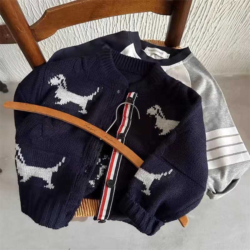 キッズファッション ニット 愛らしい犬柄編み込み長袖カーディガン