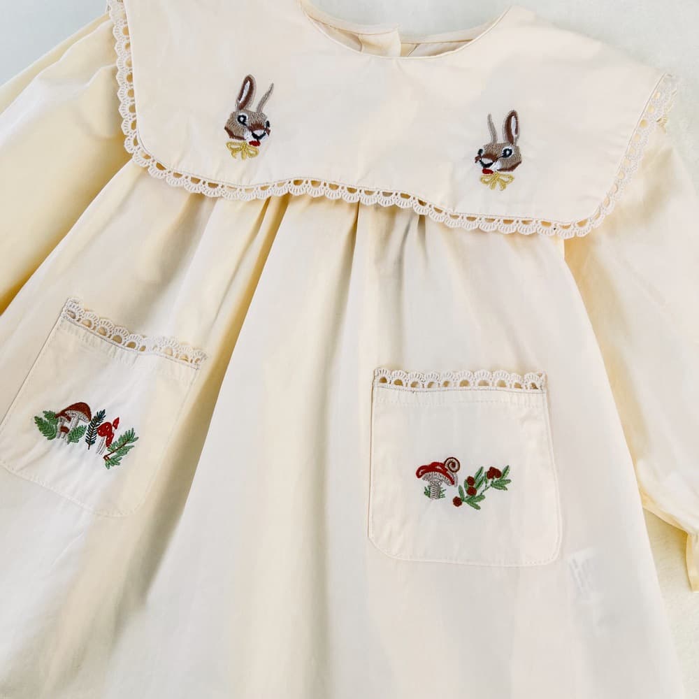 キッズファッション ワンピース うさぎ刺繍の丸襟長袖ワンピース